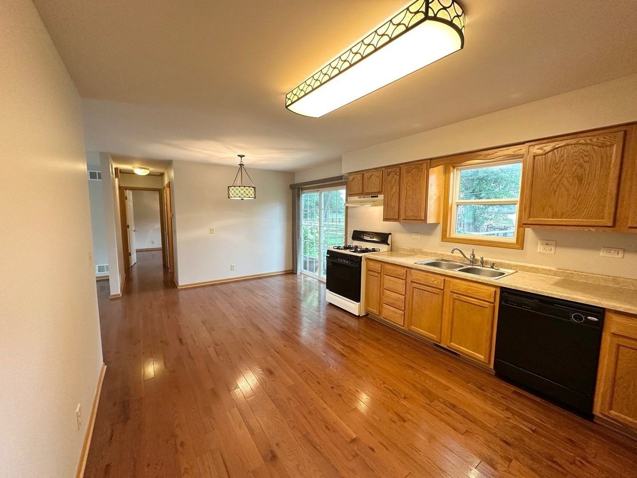 7103 Hiawatha Dr - Photo 3 of 24