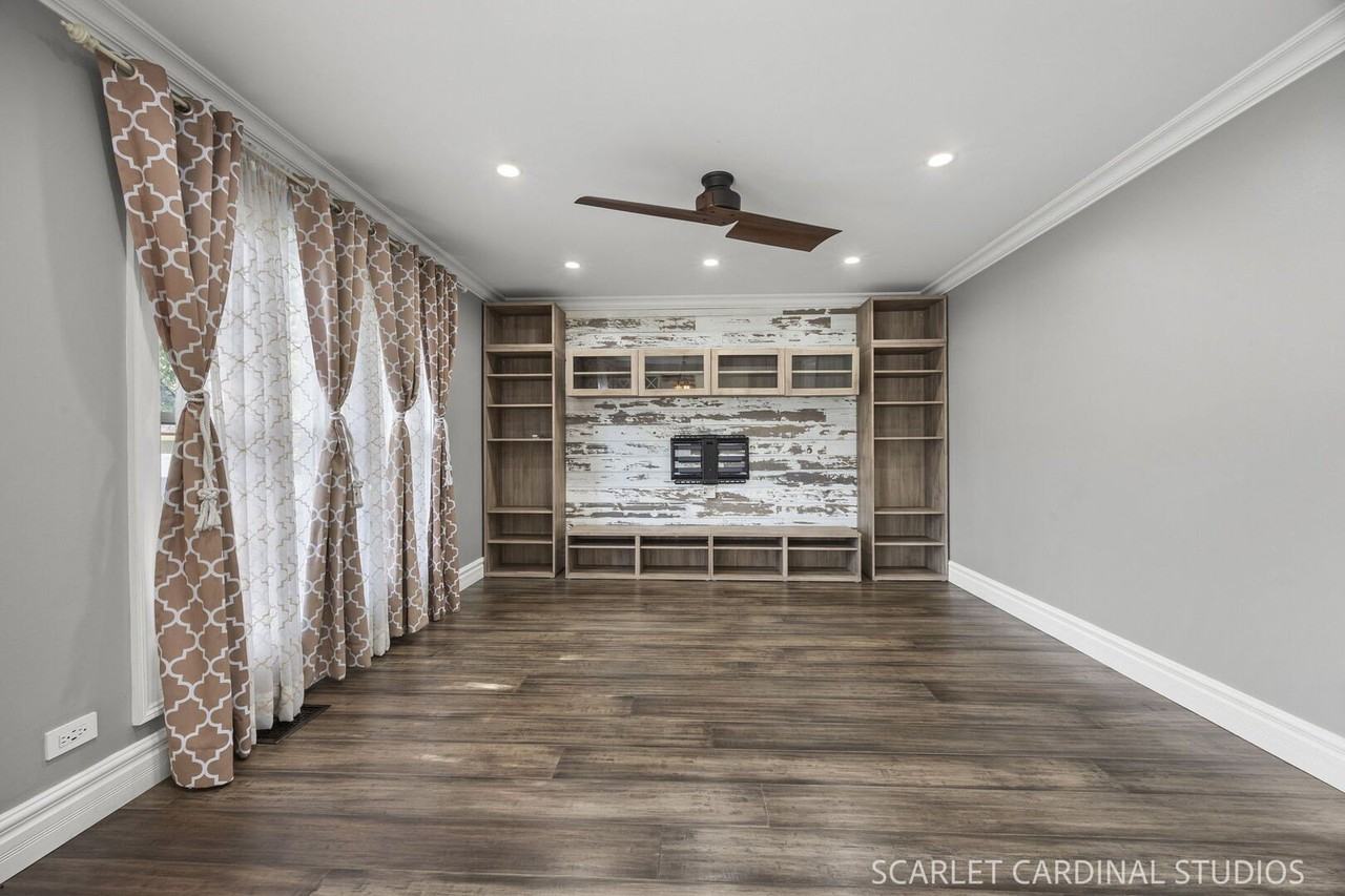 309 Newport Ln - Photo 3 of 22