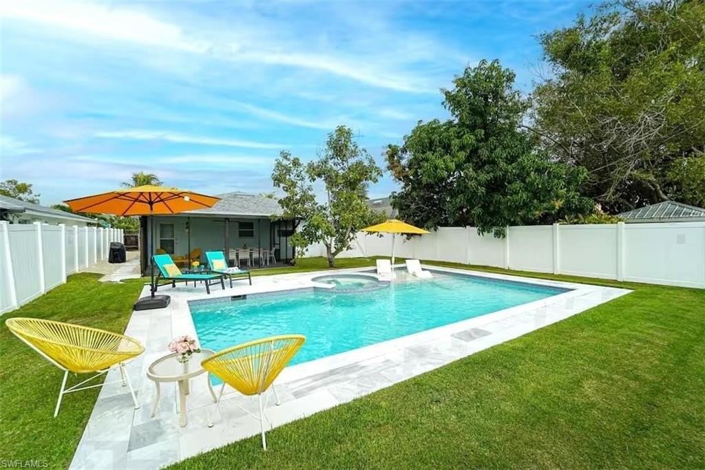 564 107th Ave N - Photo 4 of 39