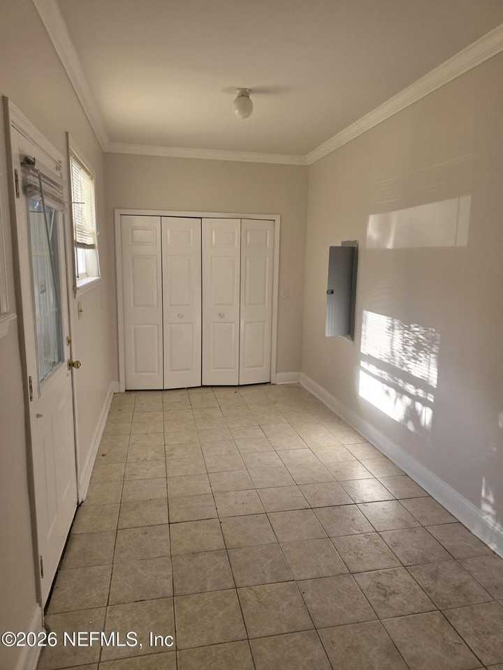 2039 Franklin St - Photo 3 of 8