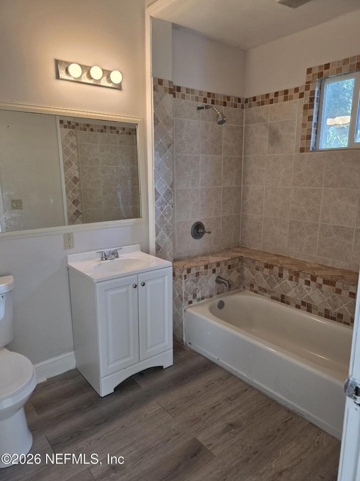 2039 Franklin St - Photo 4 of 8