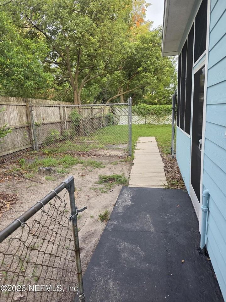 11428 Harlan Dr - Photo 2 of 18