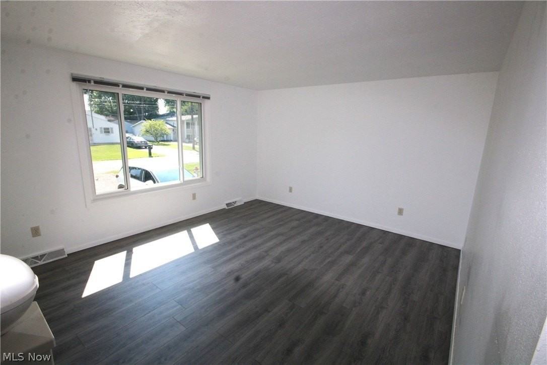 1162 Jackson St - Photo 3 of 17