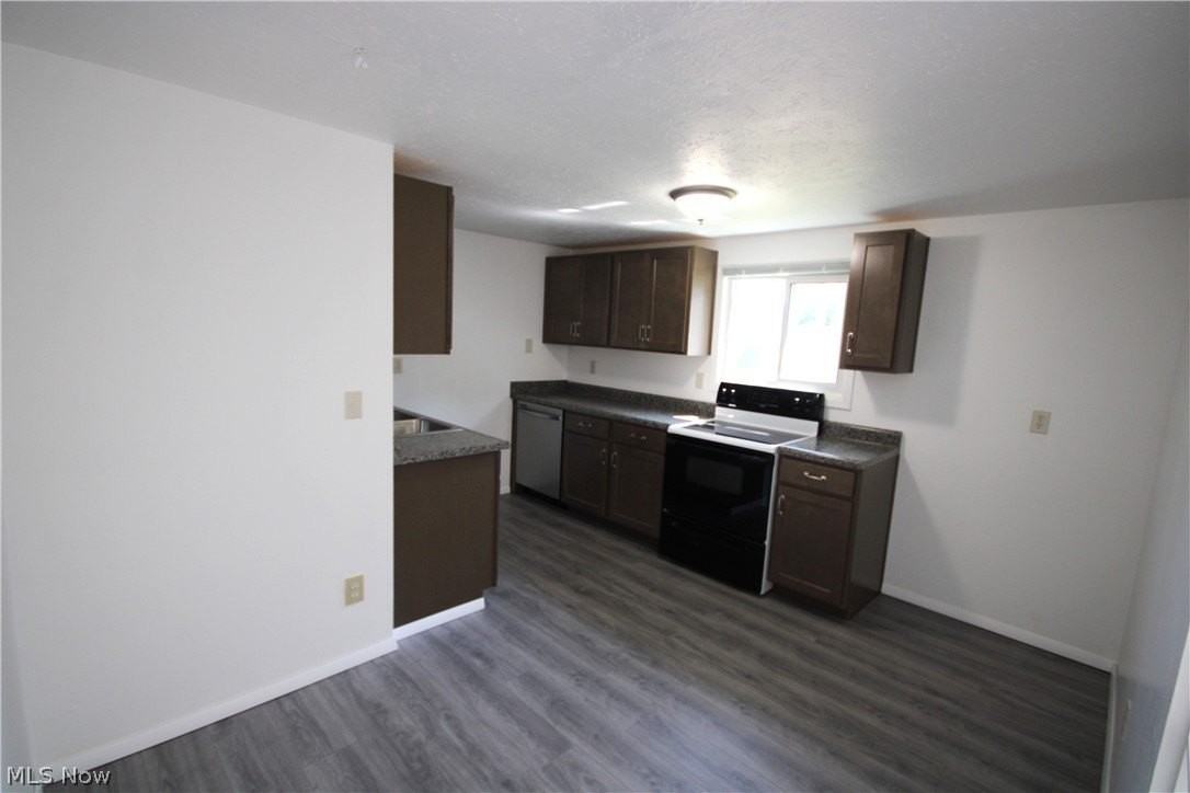 1162 Jackson St - Photo 4 of 17