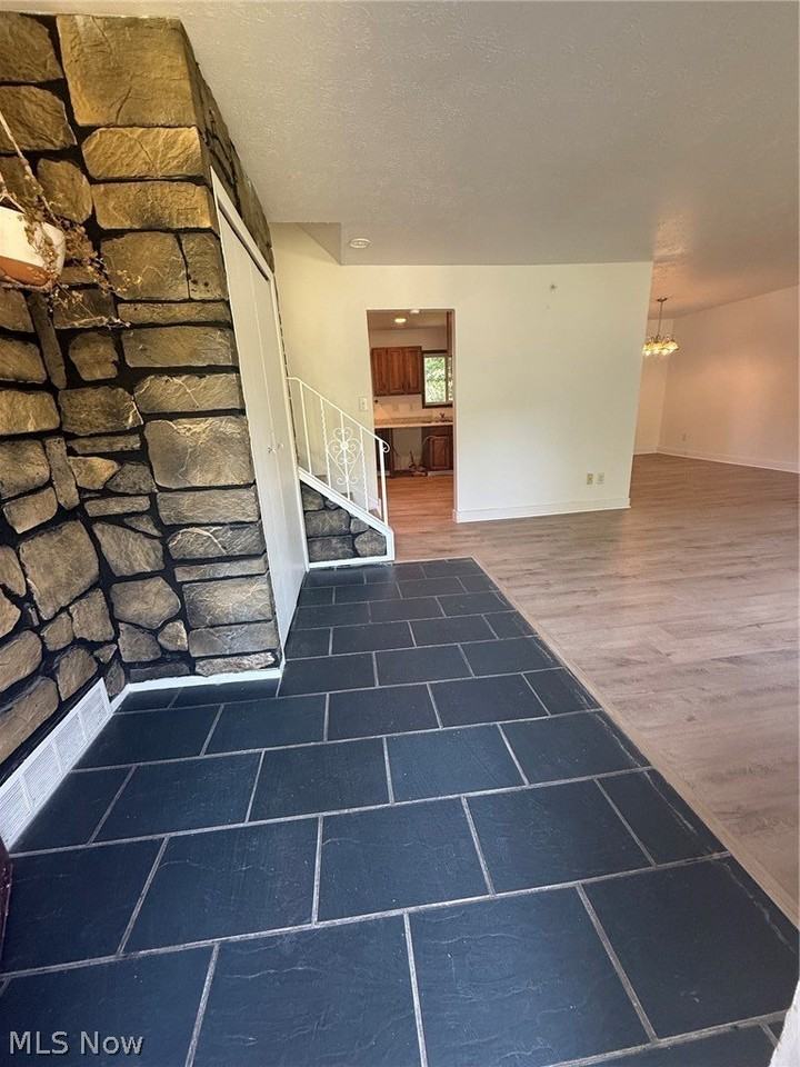 6580 Forest Glen Ave - Photo 4 of 18
