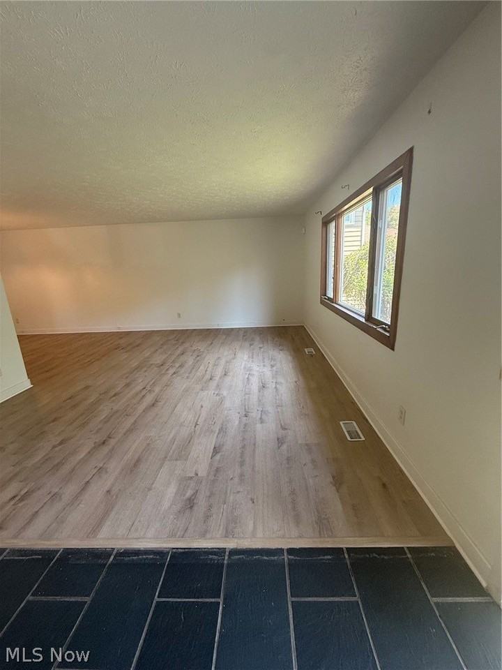 6580 Forest Glen Ave - Photo 5 of 18