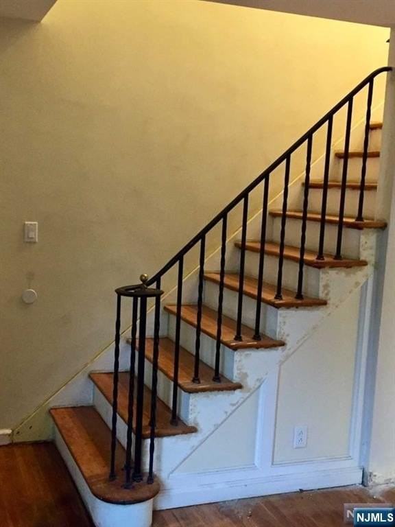 207 Wortendyke Ave - Photo 2 of 12