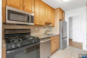 featured image of 2000 Linwood Ave #7K
