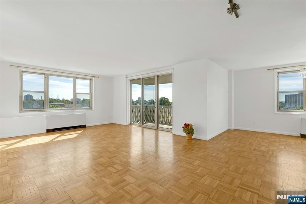2000 Linwood Ave #7K - Photo 2 of 31