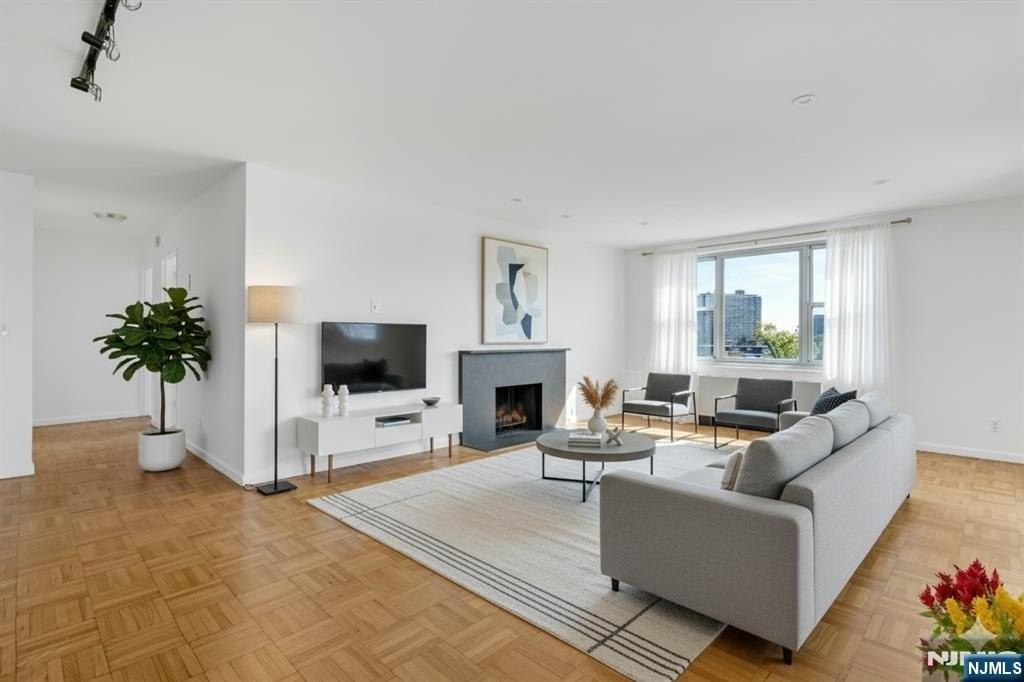 2000 Linwood Ave #7K - Photo 4 of 31