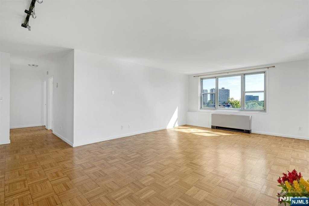 2000 Linwood Ave #7K - Photo 5 of 31