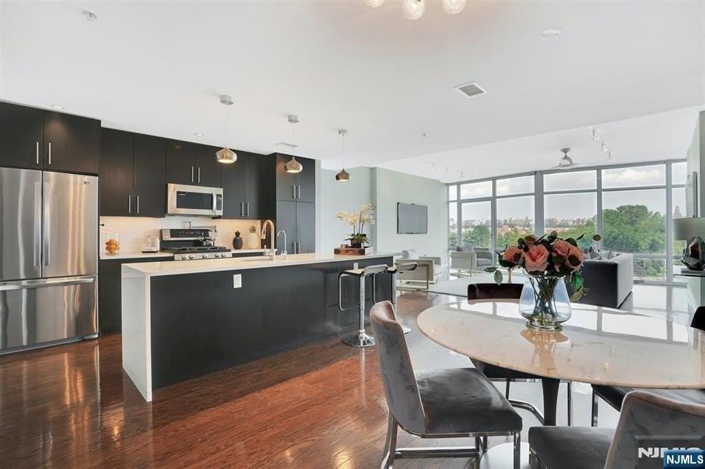 100 Thompson Ln #4D