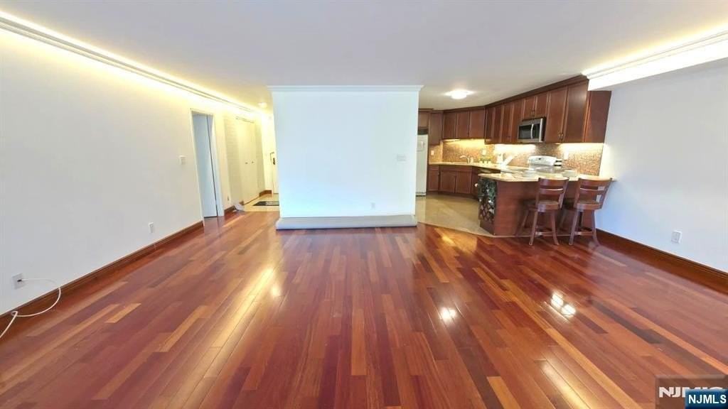 1055 River Rd #302 - Photo 2 of 8