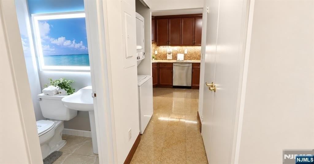 1055 River Rd #302 - Photo 3 of 8