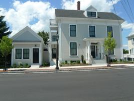 featured image of 553 Islington St #5