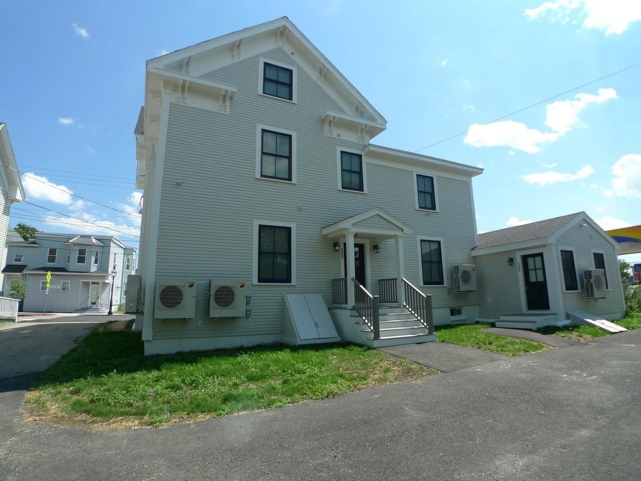 553 Islington St #5 - Photo 3 of 14
