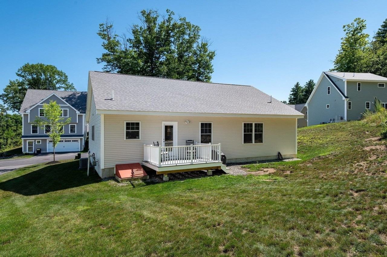 30 Copley Dr - Photo 3 of 29