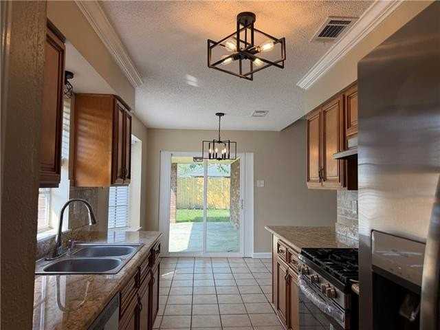 7820 Windward Ct - Photo 6 of 14