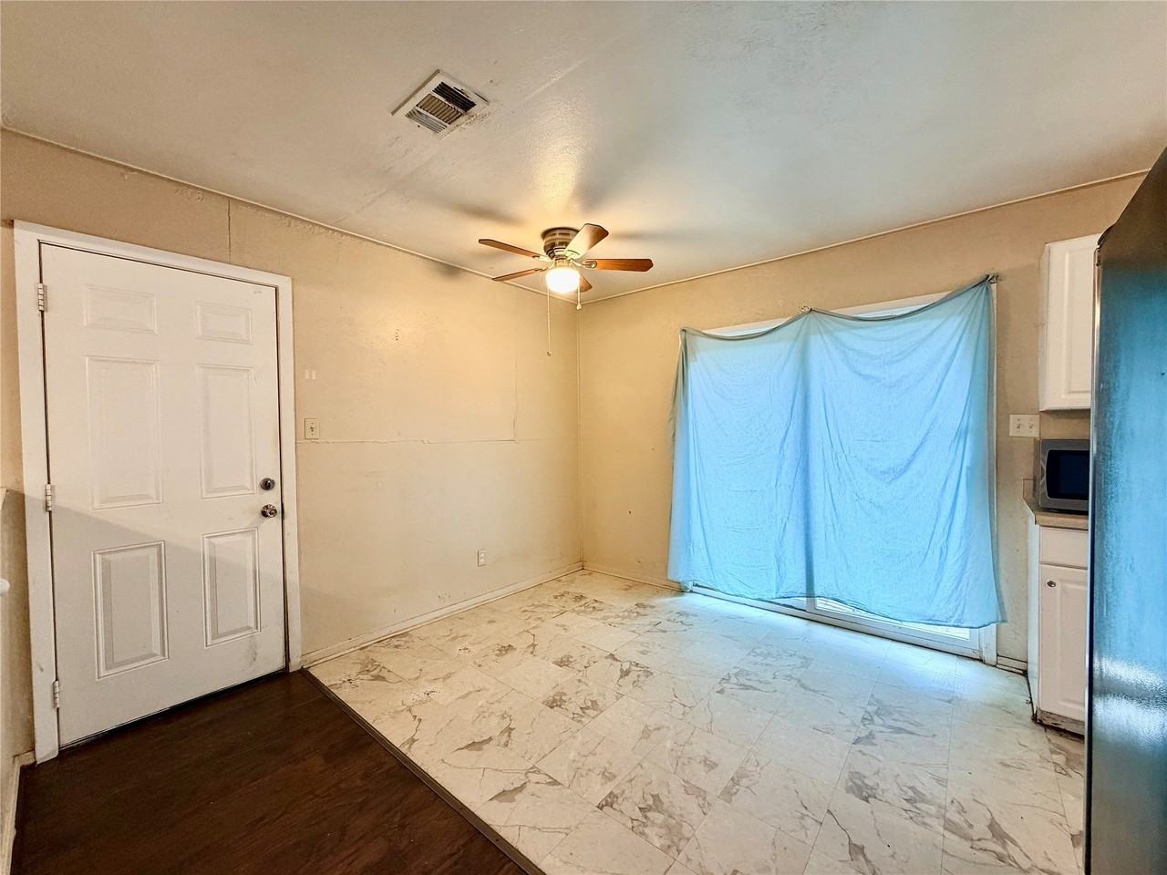 806 S 1st St - Photo 5 of 15