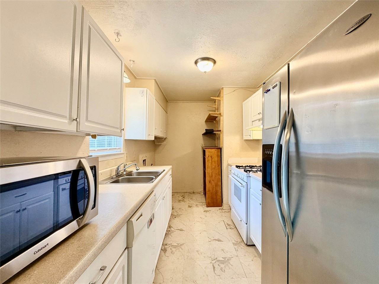 806 S 1st St - Photo 6 of 15