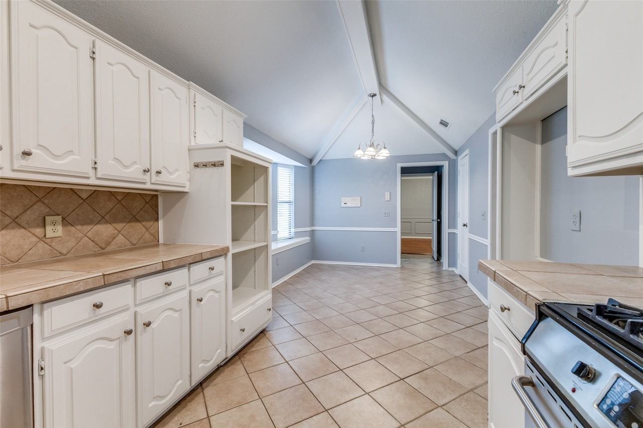 18612 Park Grove Ln - Photo 4 of 24