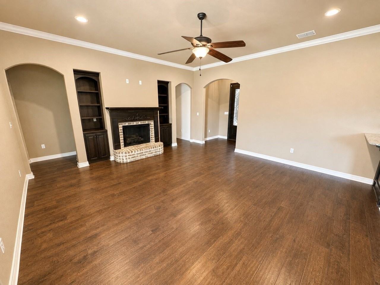 922 Antler Dr - Photo 2 of 13