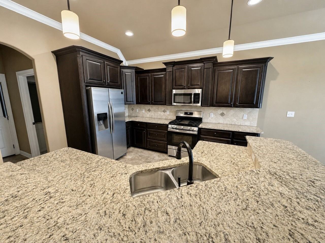 922 Antler Dr - Photo 3 of 13