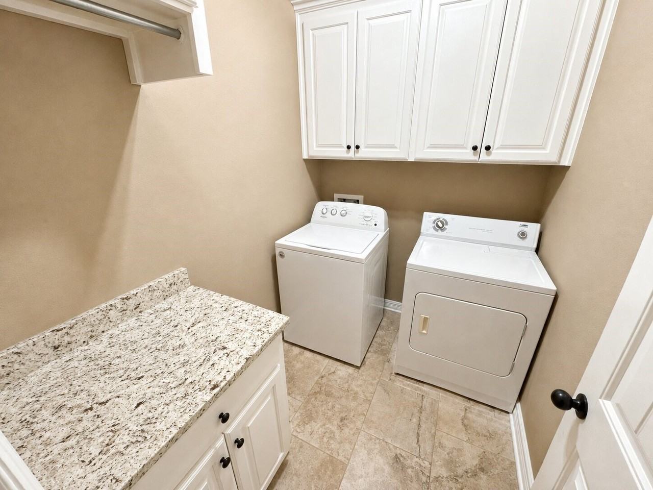 922 Antler Dr - Photo 4 of 13