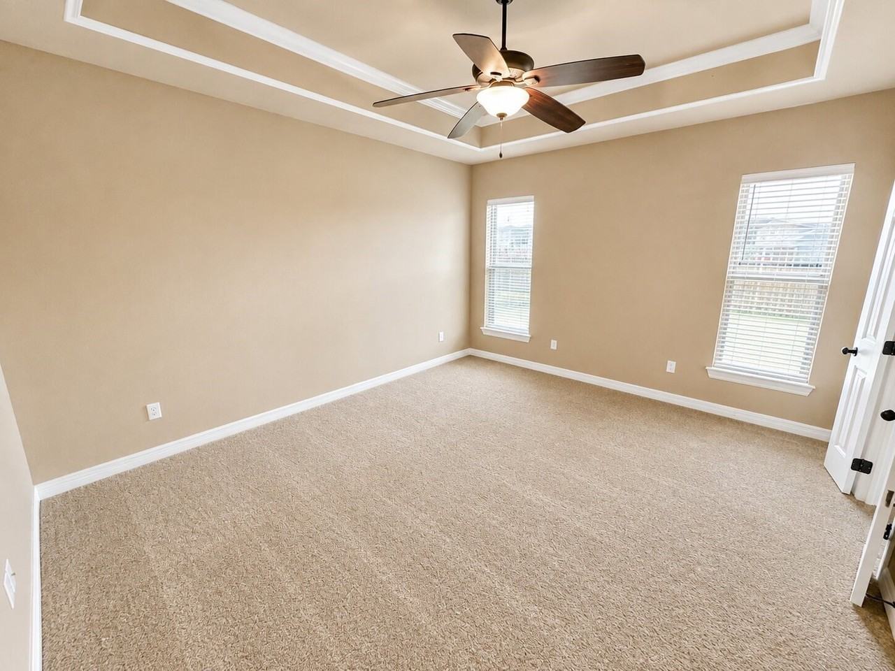 922 Antler Dr - Photo 5 of 13