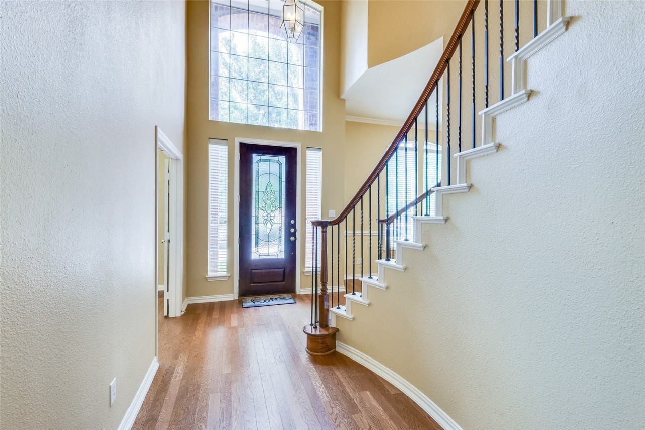 5636 Country View Ln - Photo 2 of 32