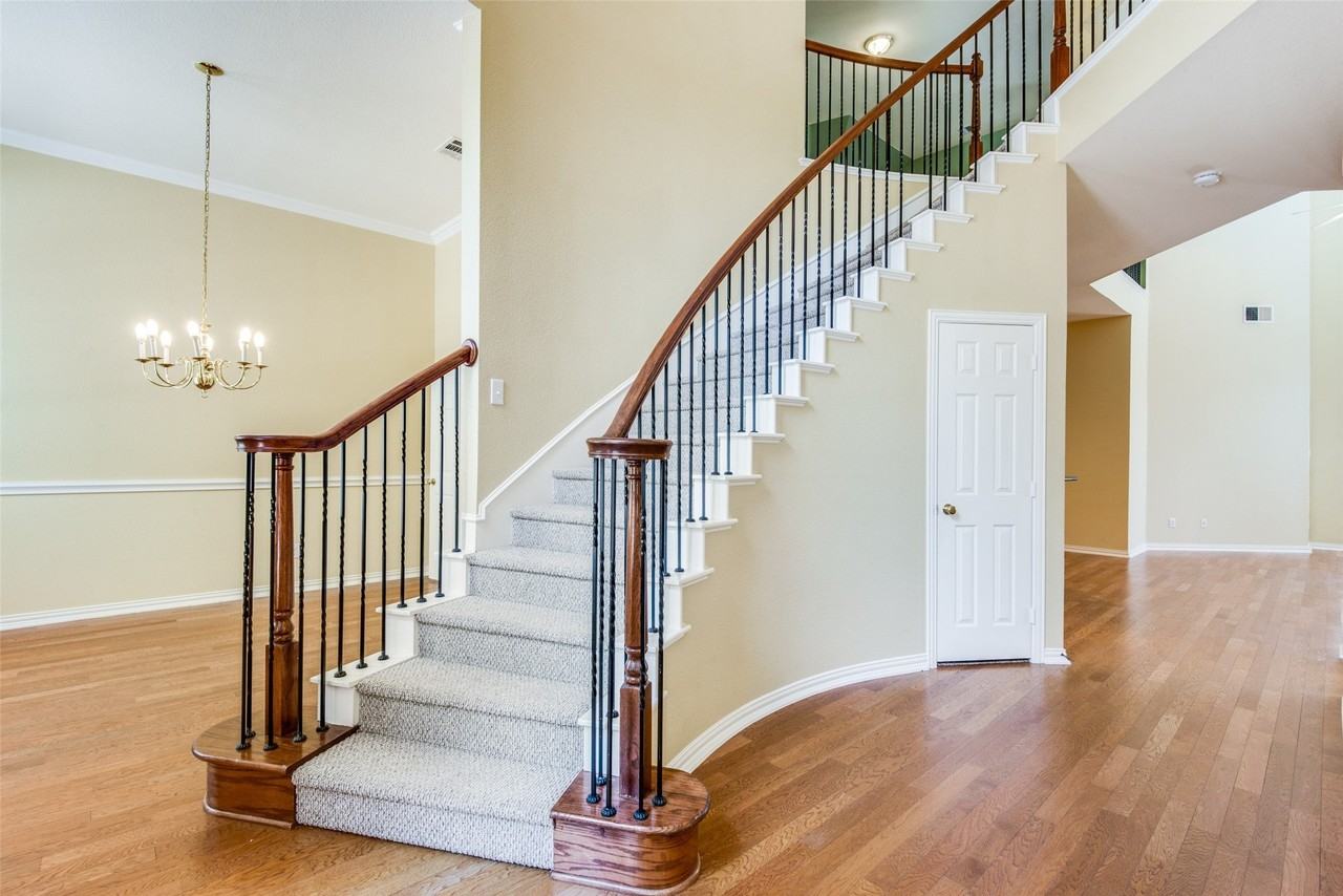 5636 Country View Ln - Photo 3 of 32