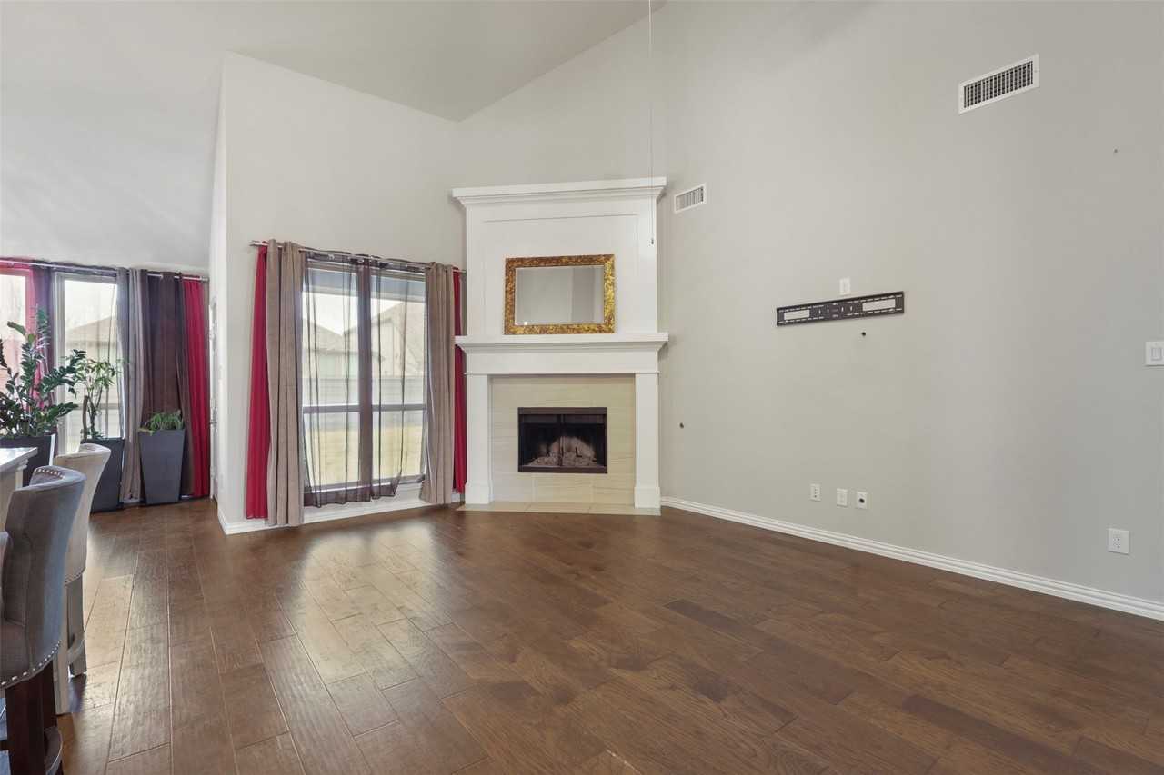 1144 Knoll St - Photo 4 of 37