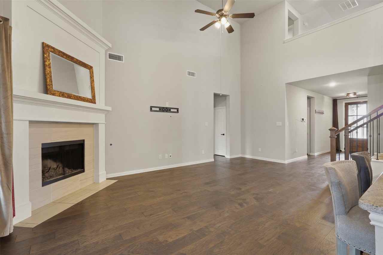 1144 Knoll St - Photo 7 of 37