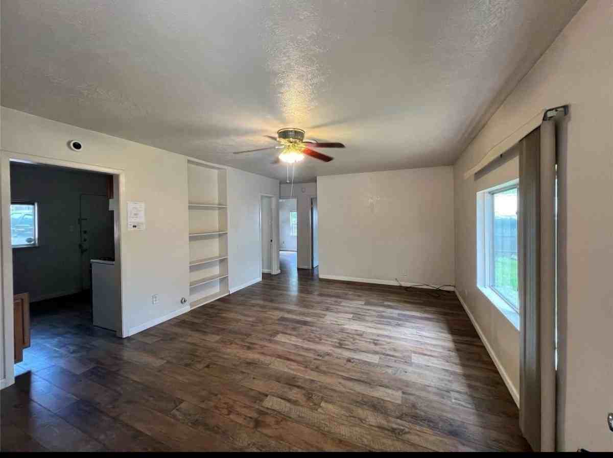 600 Lake Dr - Photo 4 of 13