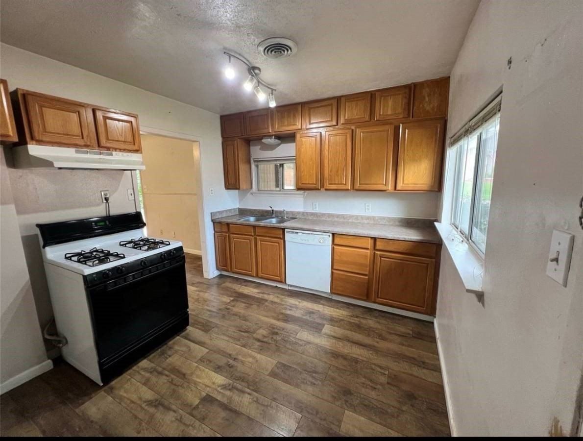 600 Lake Dr - Photo 5 of 13
