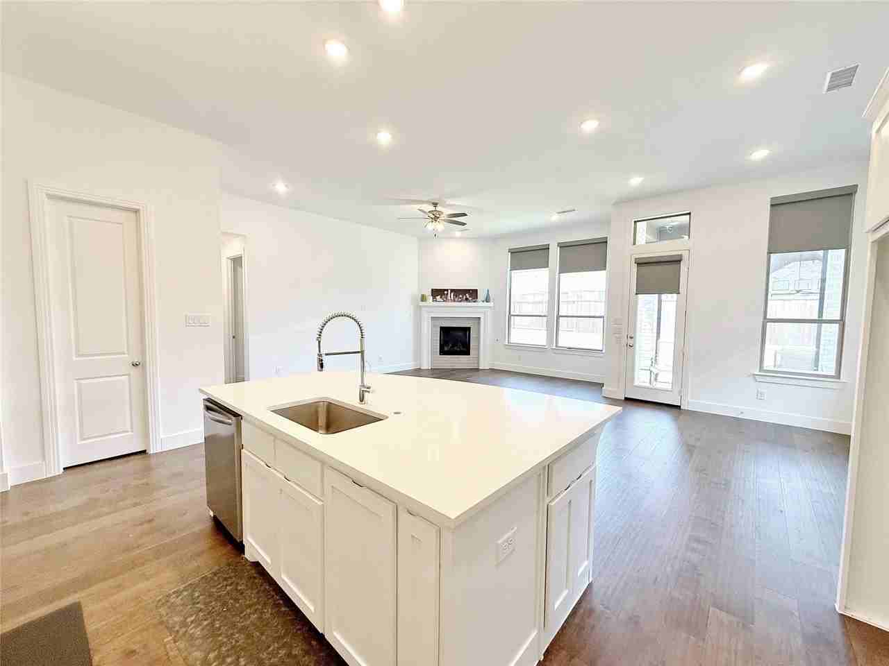 4513 Expedition Dr - Photo 7 of 34
