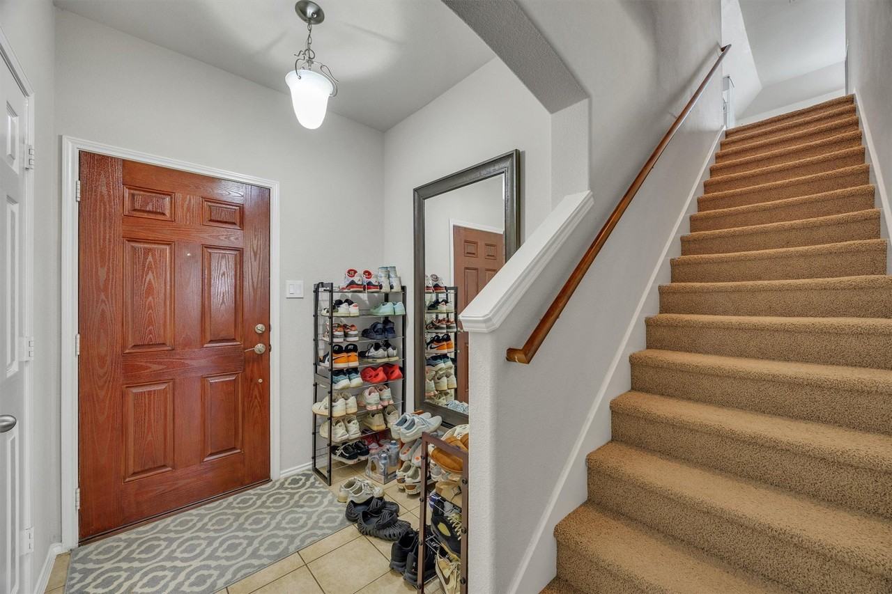 200 Shadybrook Dr - Photo 5 of 40