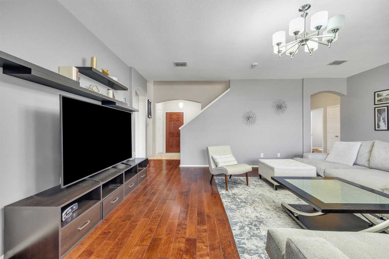 200 Shadybrook Dr - Photo 6 of 40