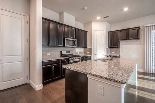 1029 Zachary Way - Photo 5 of 30