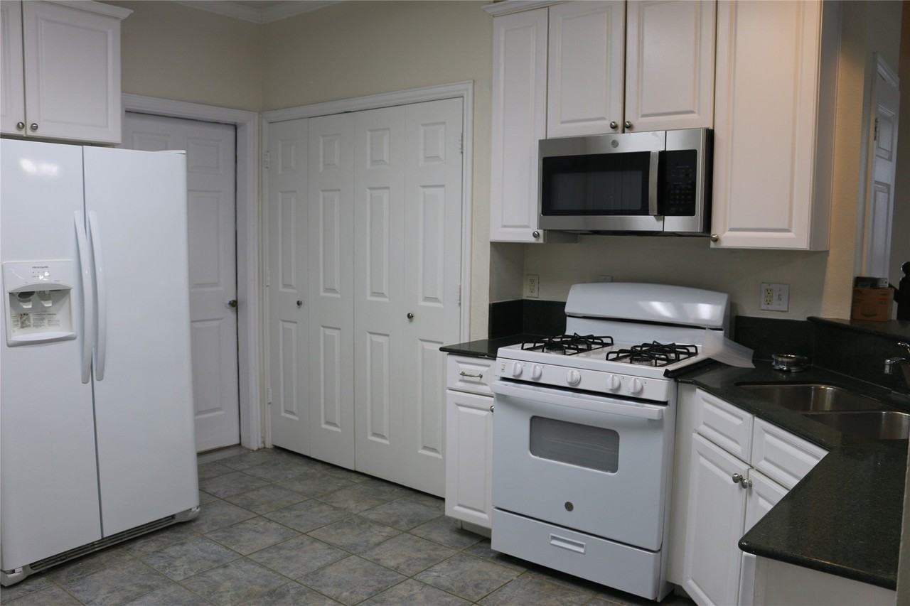 629 Park Place Dr - Photo 5 of 26