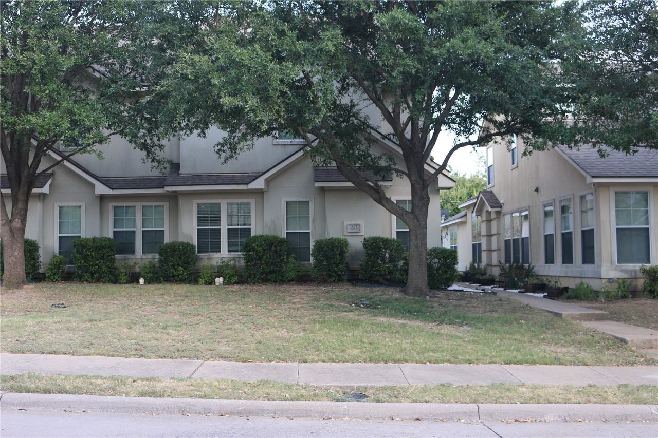327 Regency Dr