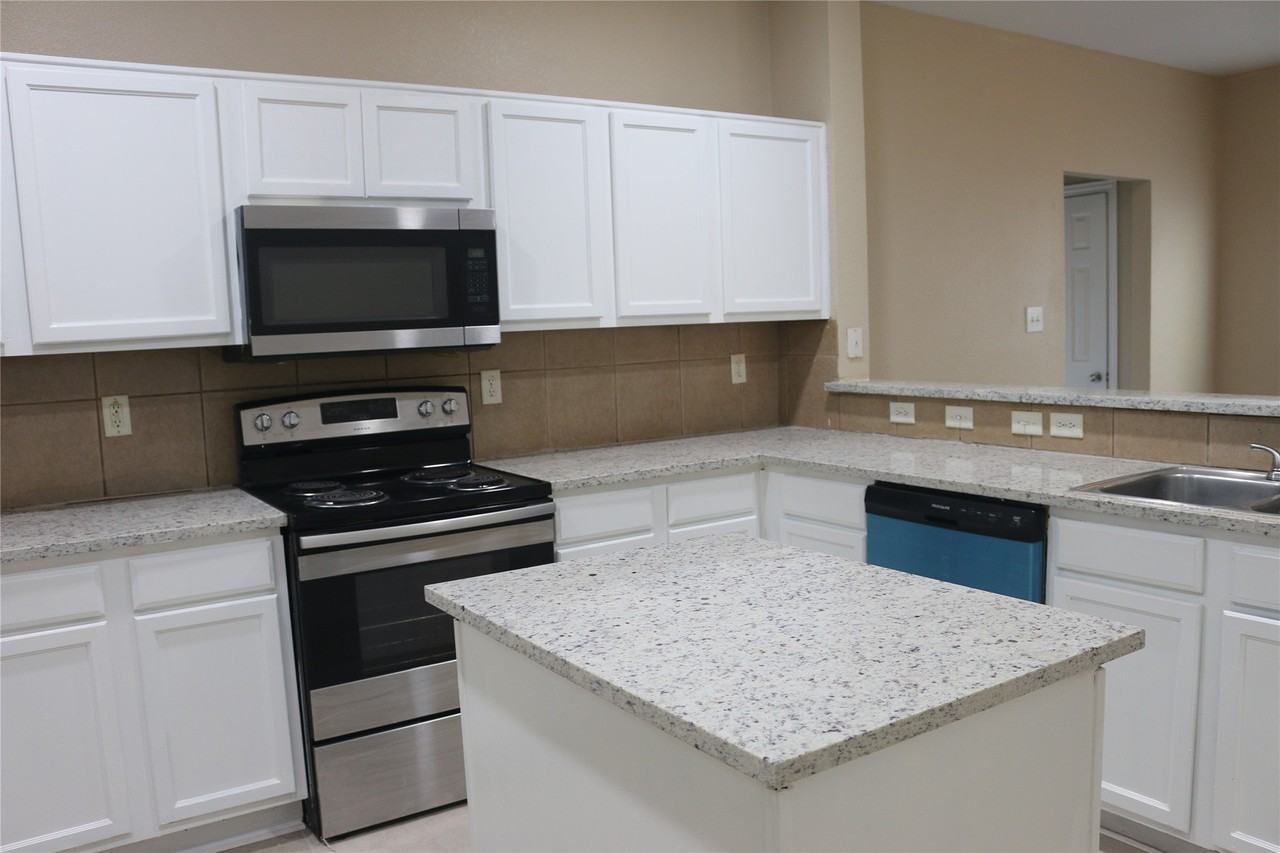 327 Regency Dr - Photo 6 of 28