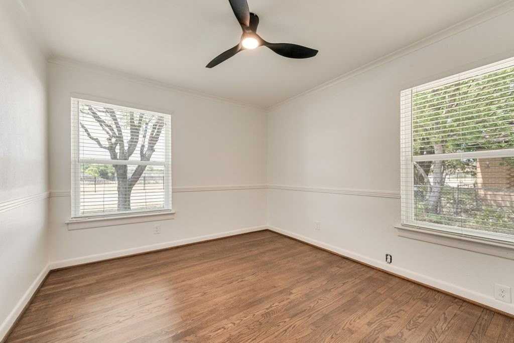 9506 Mercer Dr - Photo 5 of 20