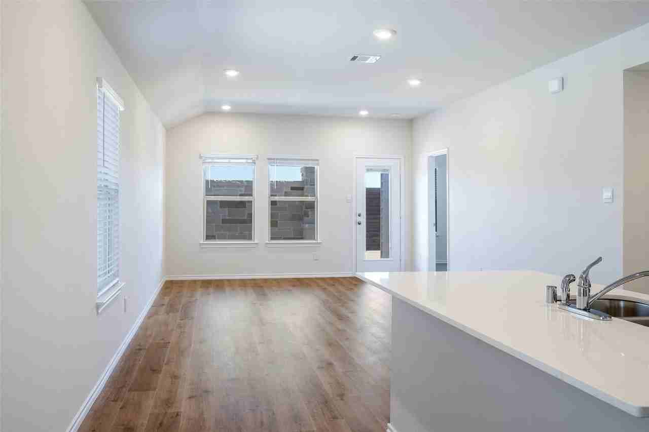 1903 Feeder Way - Photo 3 of 20
