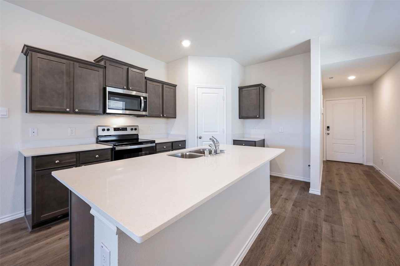 1903 Feeder Way - Photo 4 of 20