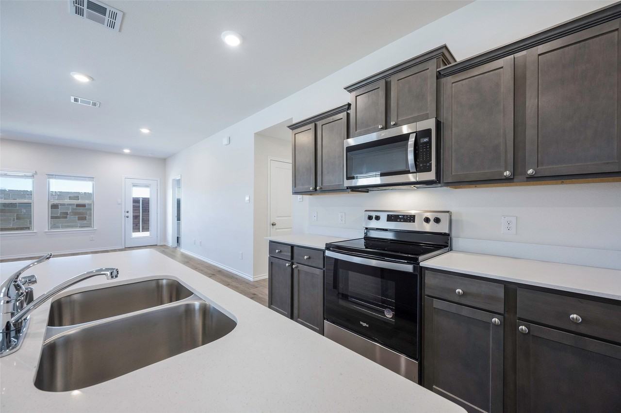1903 Feeder Way - Photo 6 of 20