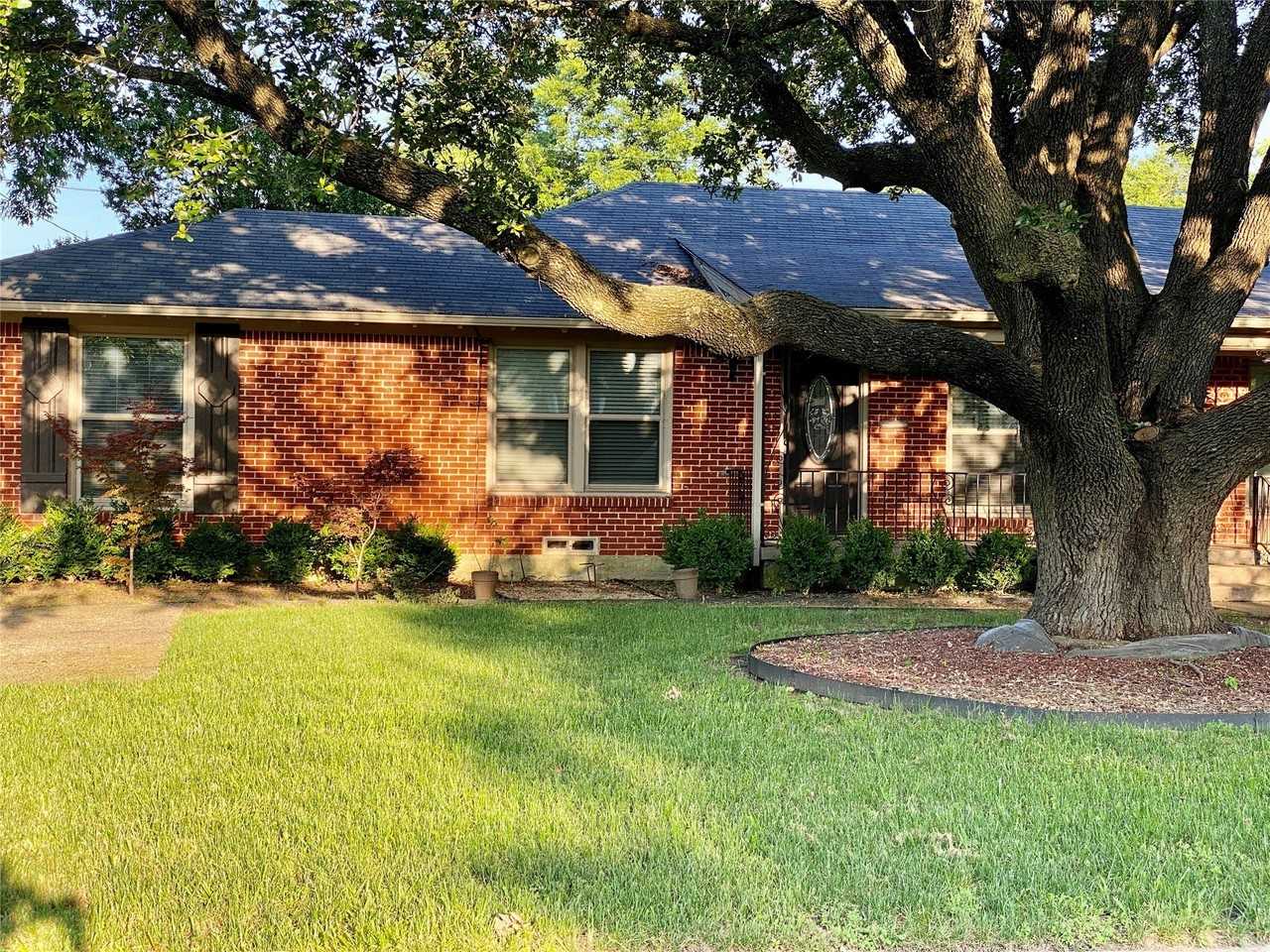 9562 Mercer Dr - Photo 2 of 10