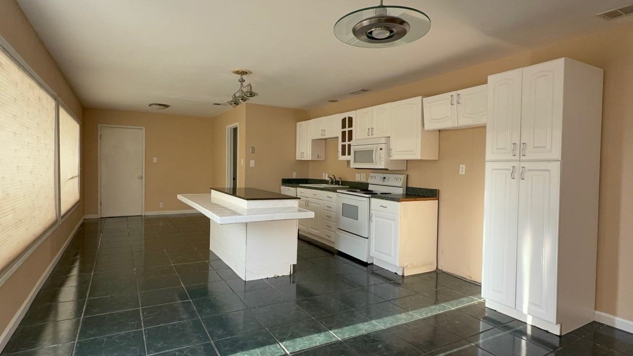 2110 Lariat Trl - Photo 7 of 24