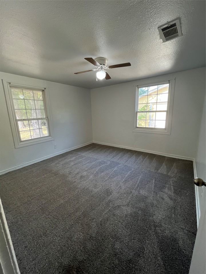 208 E 1st St - Photo 5 of 8
