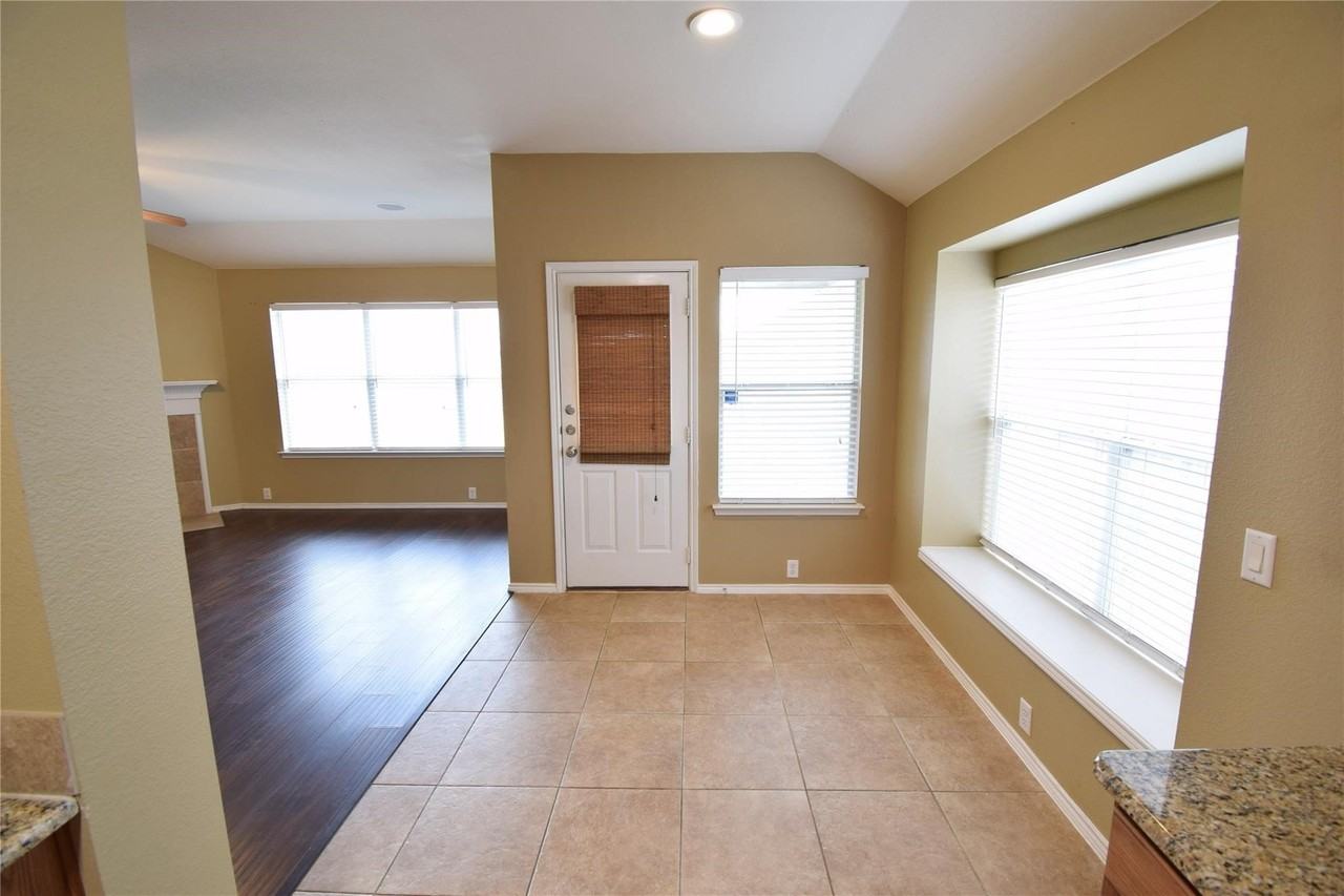 1006 Abigail Dr - Photo 7 of 20